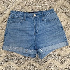 Hollister Mom Shorts 💙
